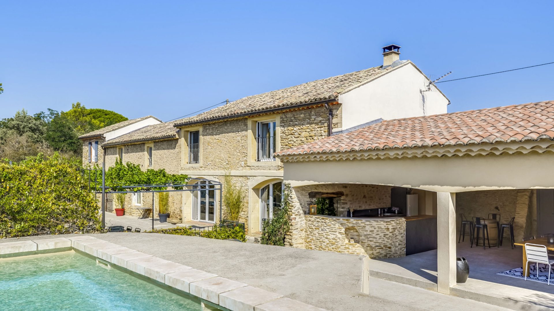 Ferienhaus Le Mas des Buis in der Provence mit Pool und großer Terrasse